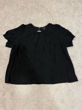 Torrid Size 2 Abbey Challis Eyelet Back Cutout Top